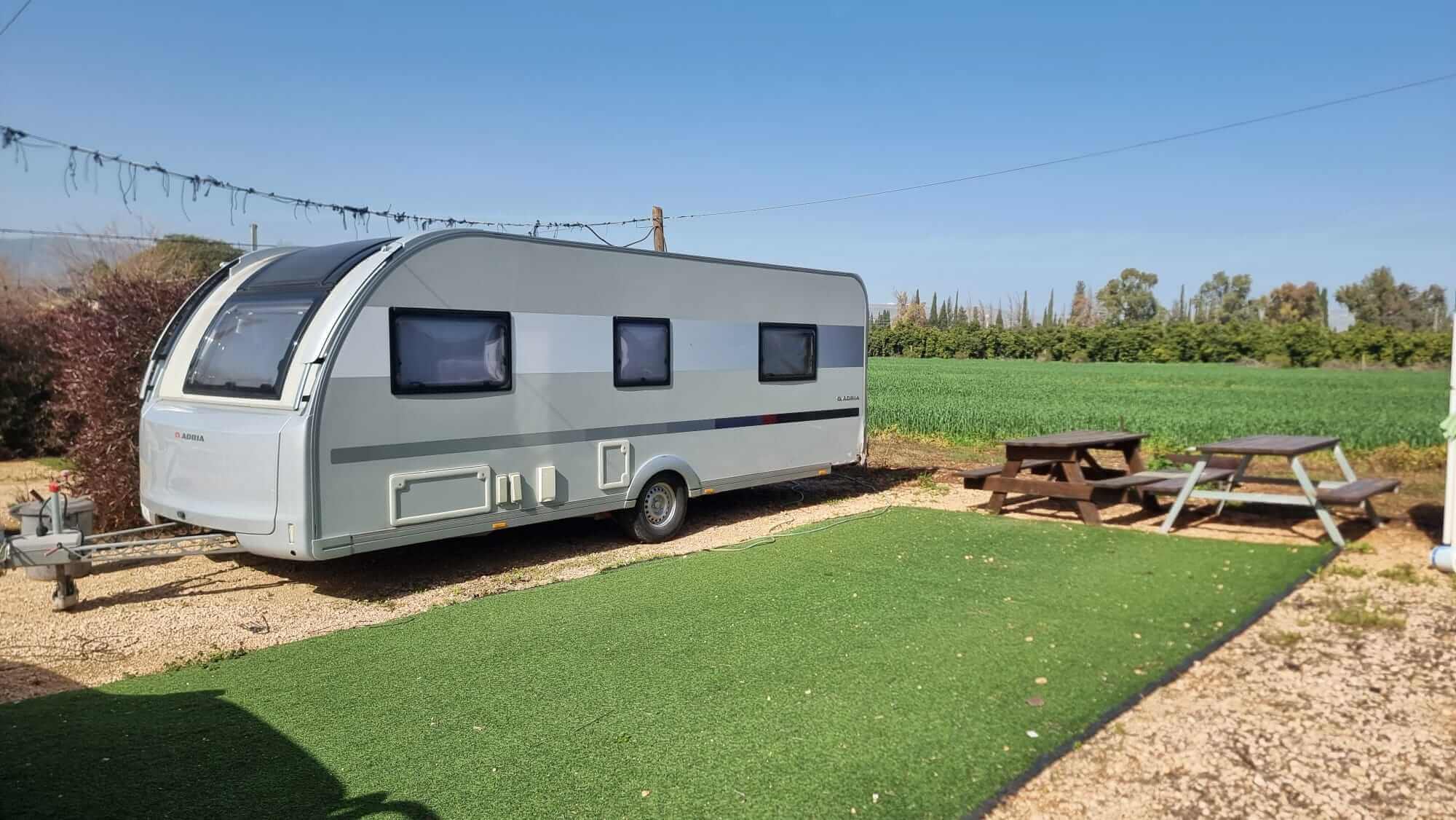 קרוואן במתחם נופש בצפון ישראל